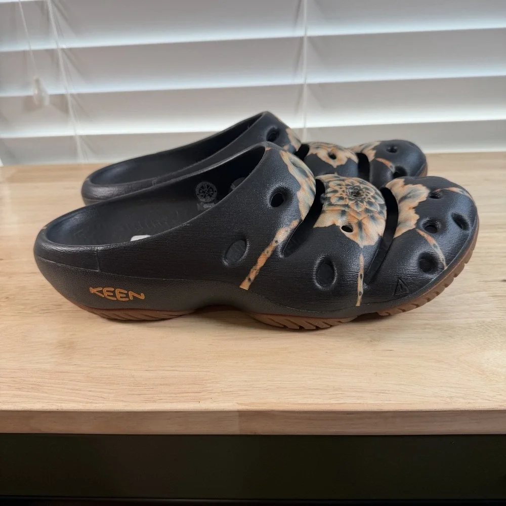 KEEN Yogui Arts Men's size 13 Slide Clog Shoes Sandals Dead Dye Floral Black